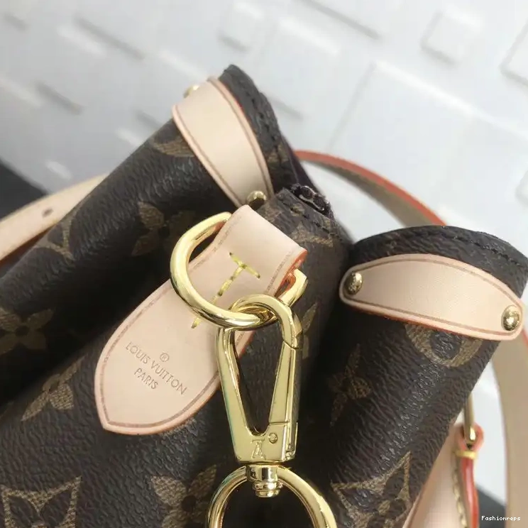Fashionrepsfam ru LV 20B570255 Bags 0707